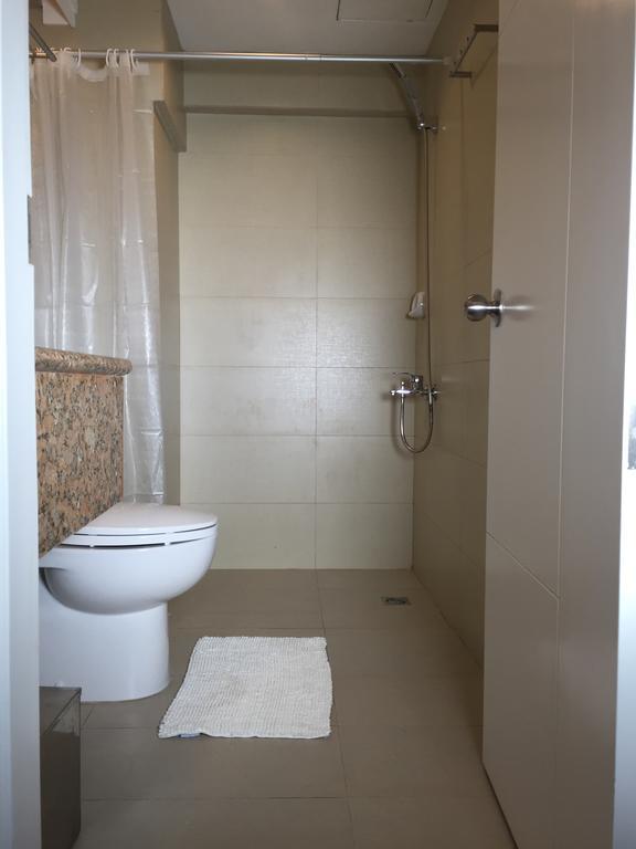5880 Enriquez Residences Manila Szoba fotó